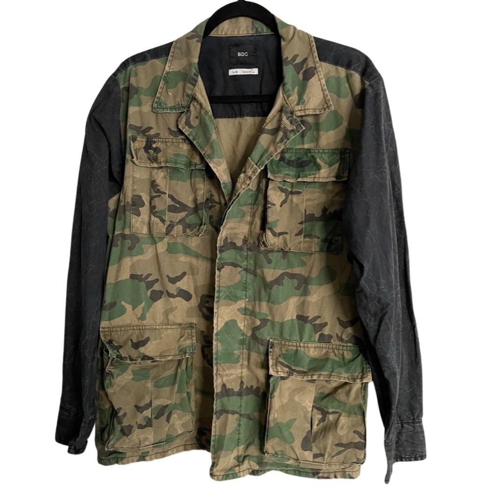 BDG DISTRESSED CAMO JACKET